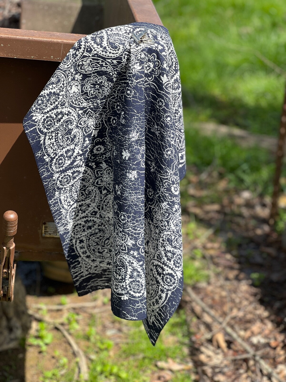 Navy/Cream Rustic 27" Bandannas