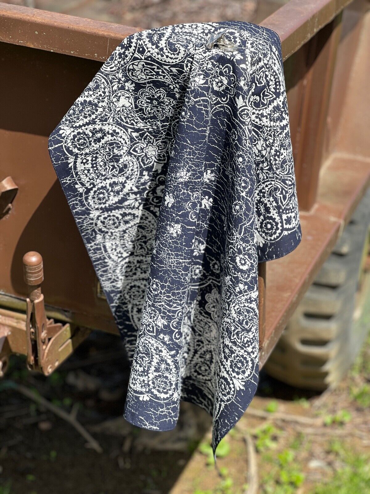 Navy/Cream Rustic 27" Bandannas