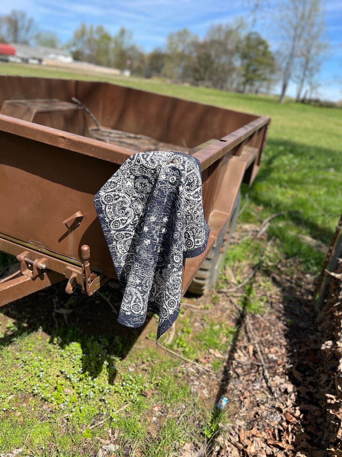Navy/Cream Rustic 27" Bandannas